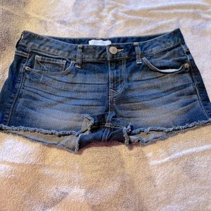 EXPRESS - WOMENS DISTRESSED DENIM SHORTS